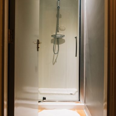 M. House Individual Shower Room
